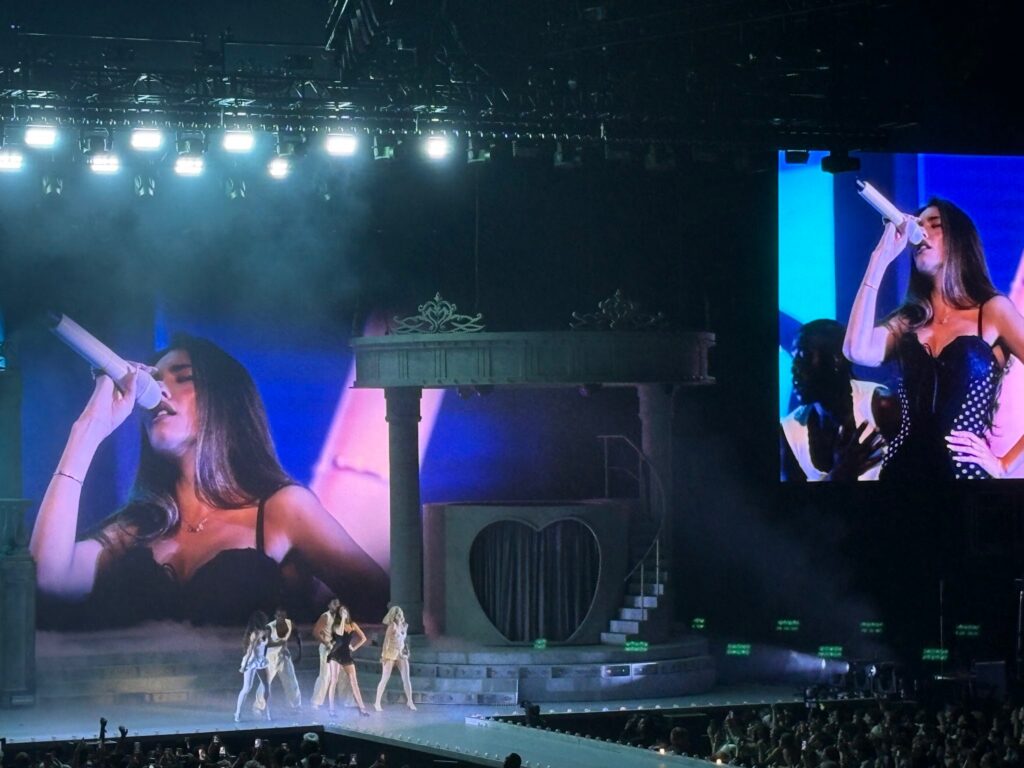 image 29 Madison Beer Shows Austin Love on The Locket Tour